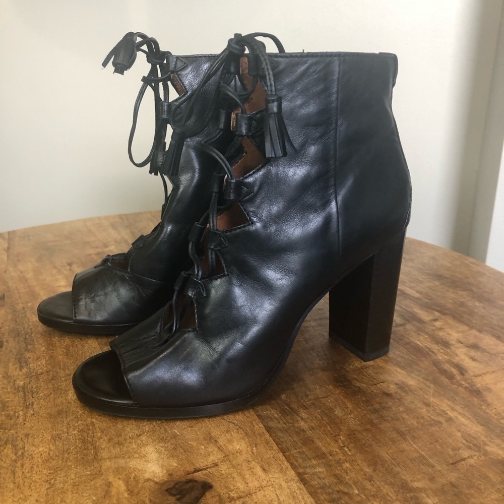 Frye lace up leather heels with leather laces/tassels. Excellent condition, 7.5